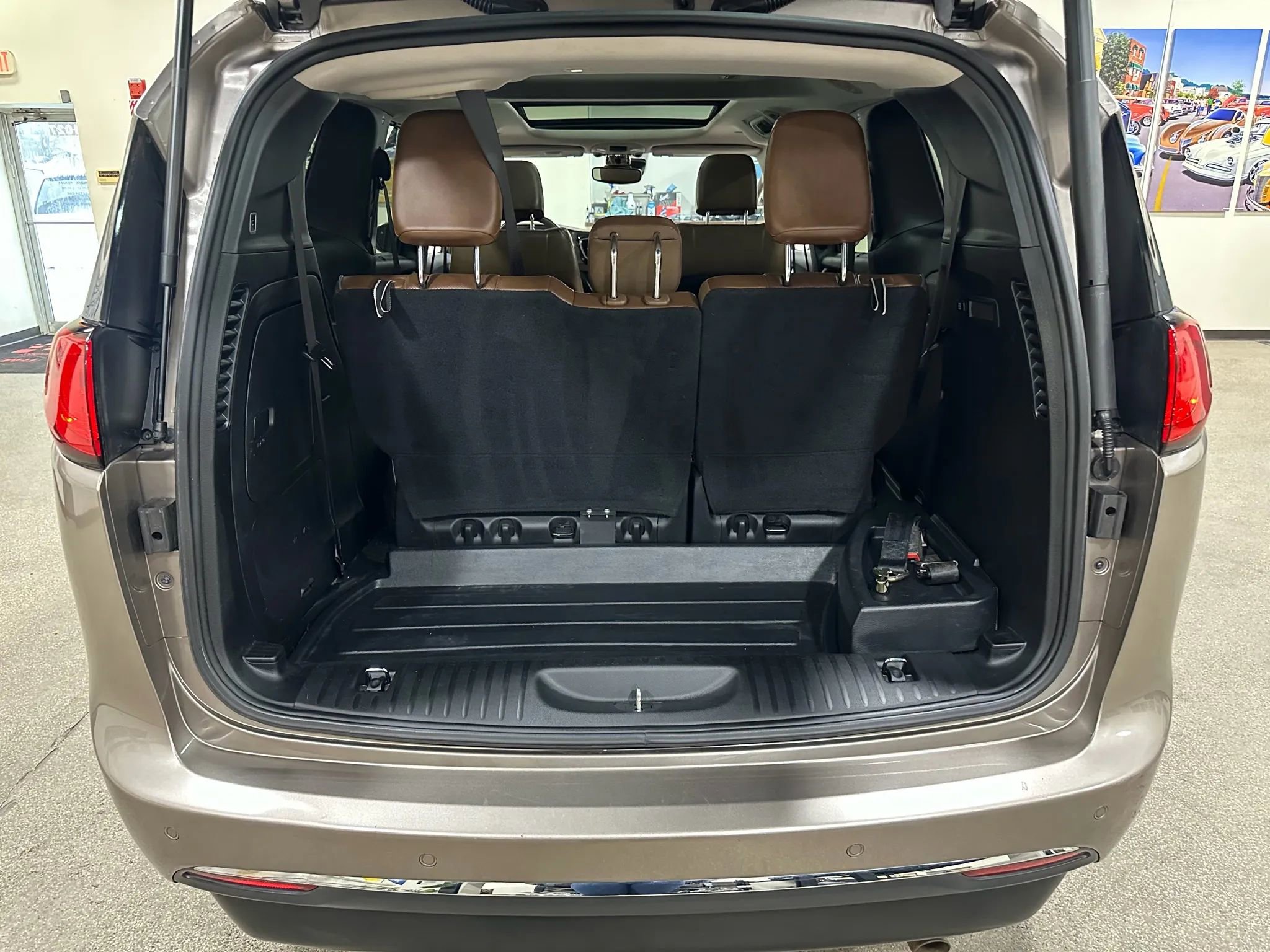 Used 2017 Chrysler Pacifica Limited w/ Advanced Safetytec Group image 27