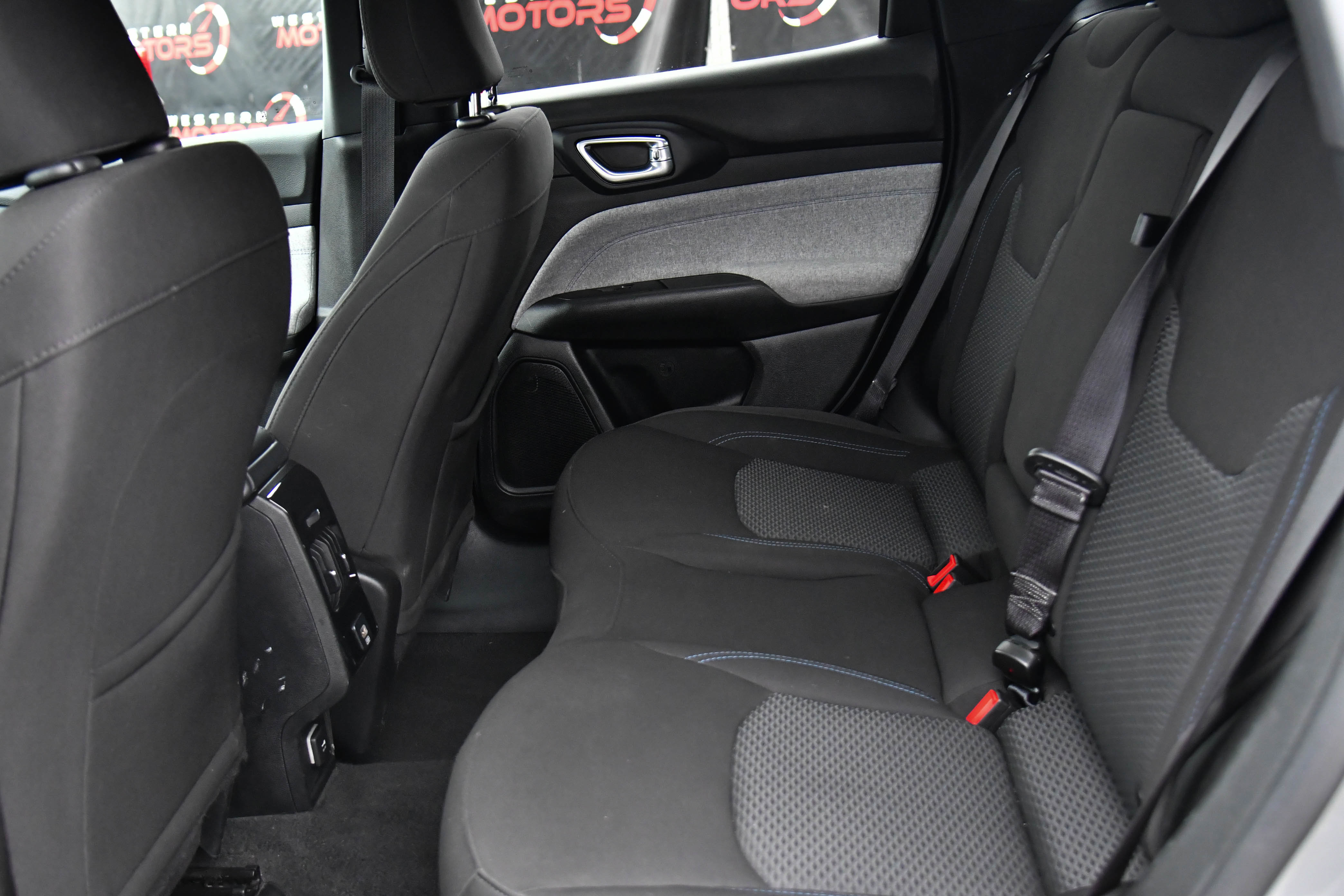 Used 2023 Jeep Compass Sport image 37