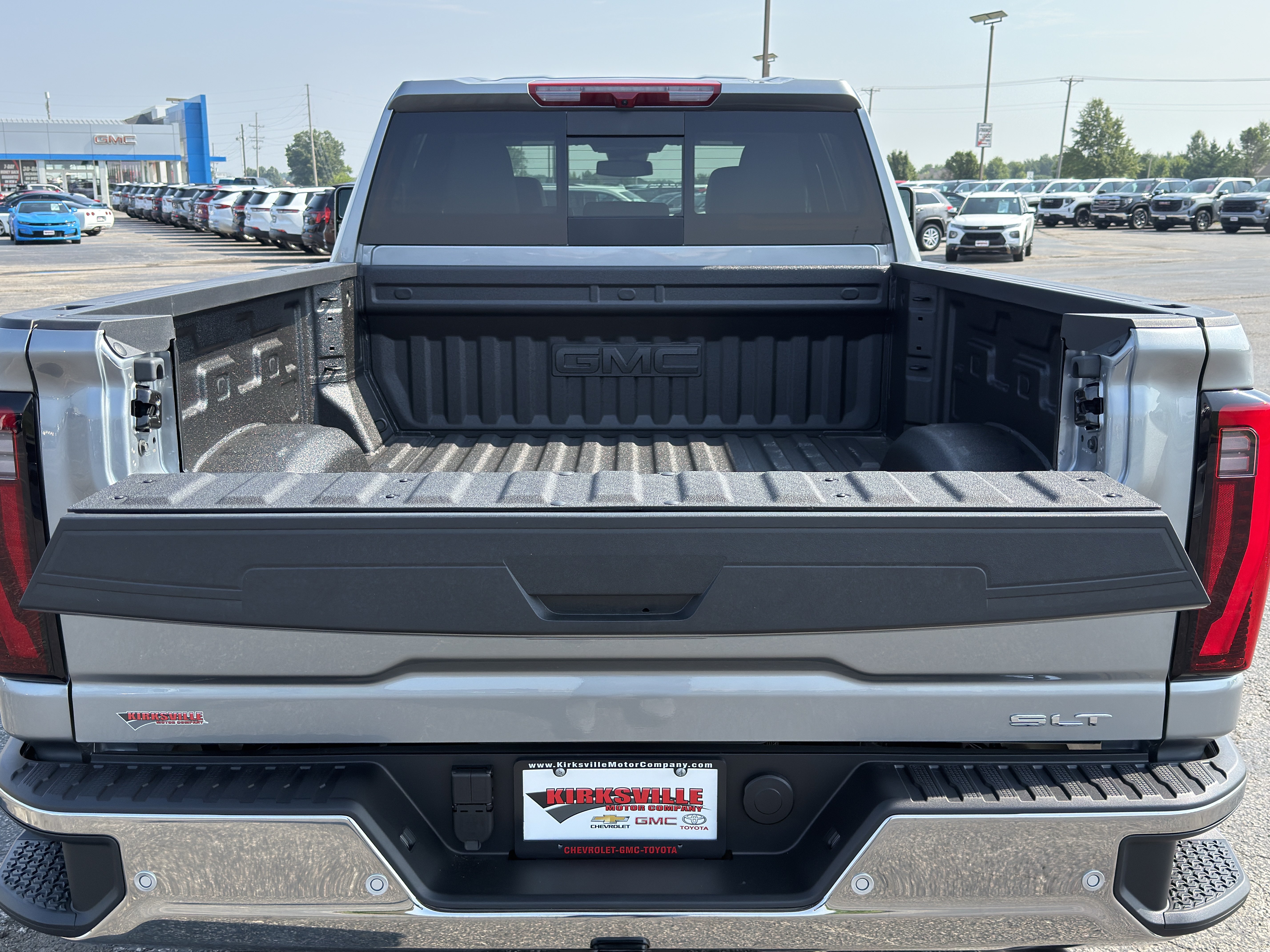 New 2026 GMC Sierra 2500 SLT w/ SLT Premium Package AWD/4WD image 13
