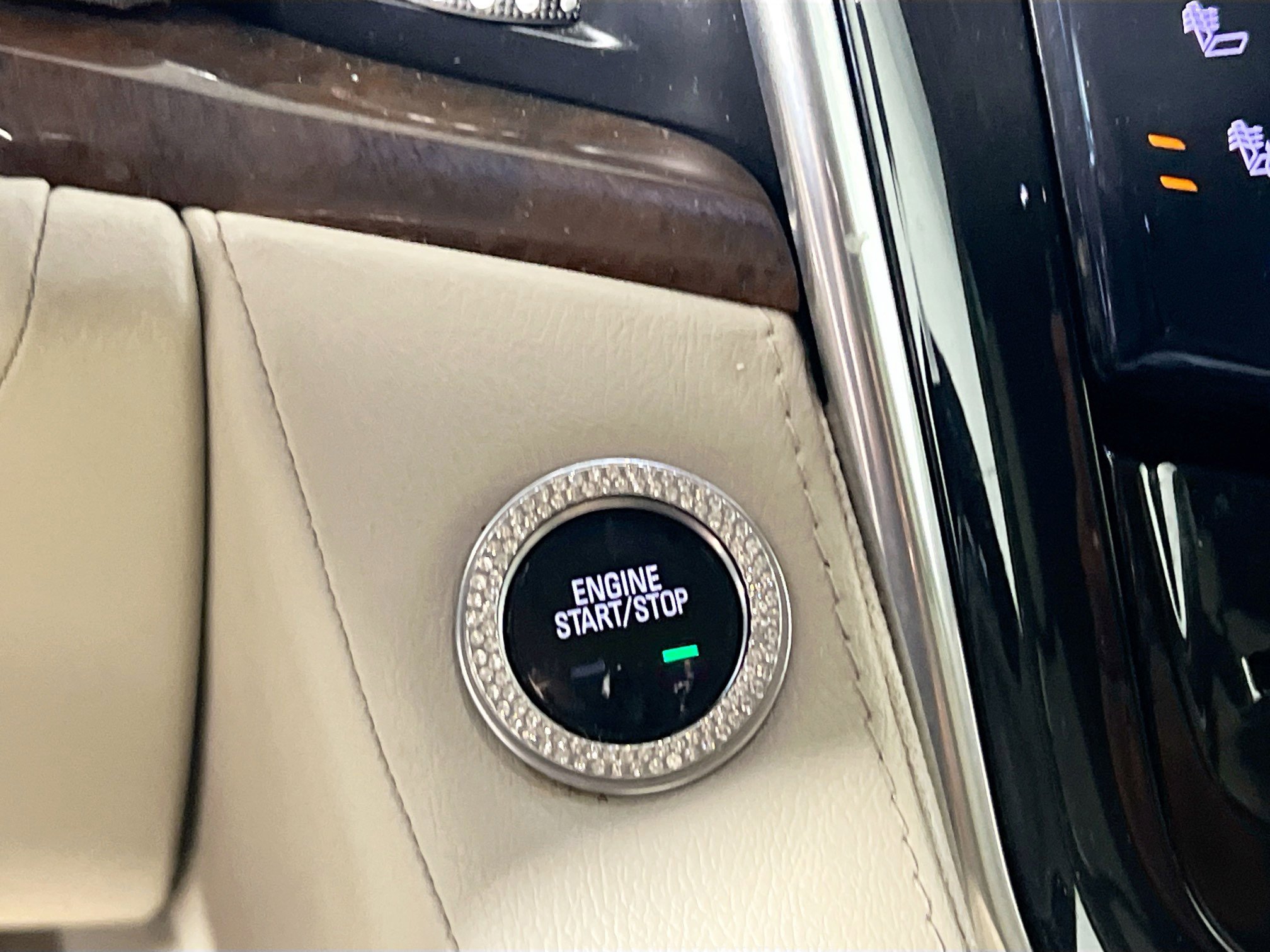 Used 2017 Cadillac Escalade ESV Luxury RWD image 24