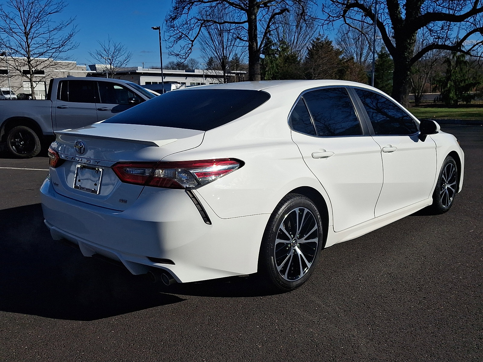 Used 2018 Toyota Camry SE image 6