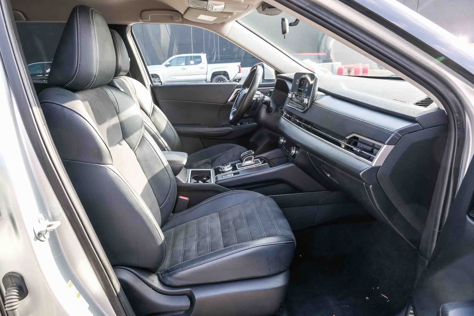 Used 2024 Mitsubishi Outlander SE AWD/4WD image 15