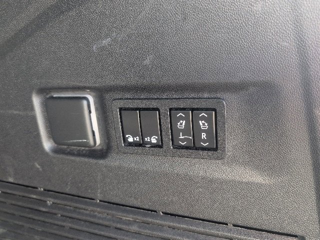 Used 2022 Chevrolet Suburban RST image 40