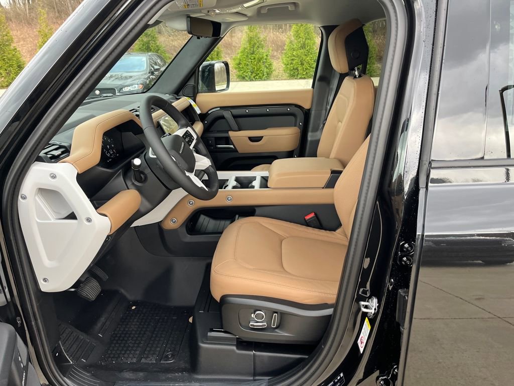 New 2026 Land Rover Defender 130 X-Dynamic SE image 9