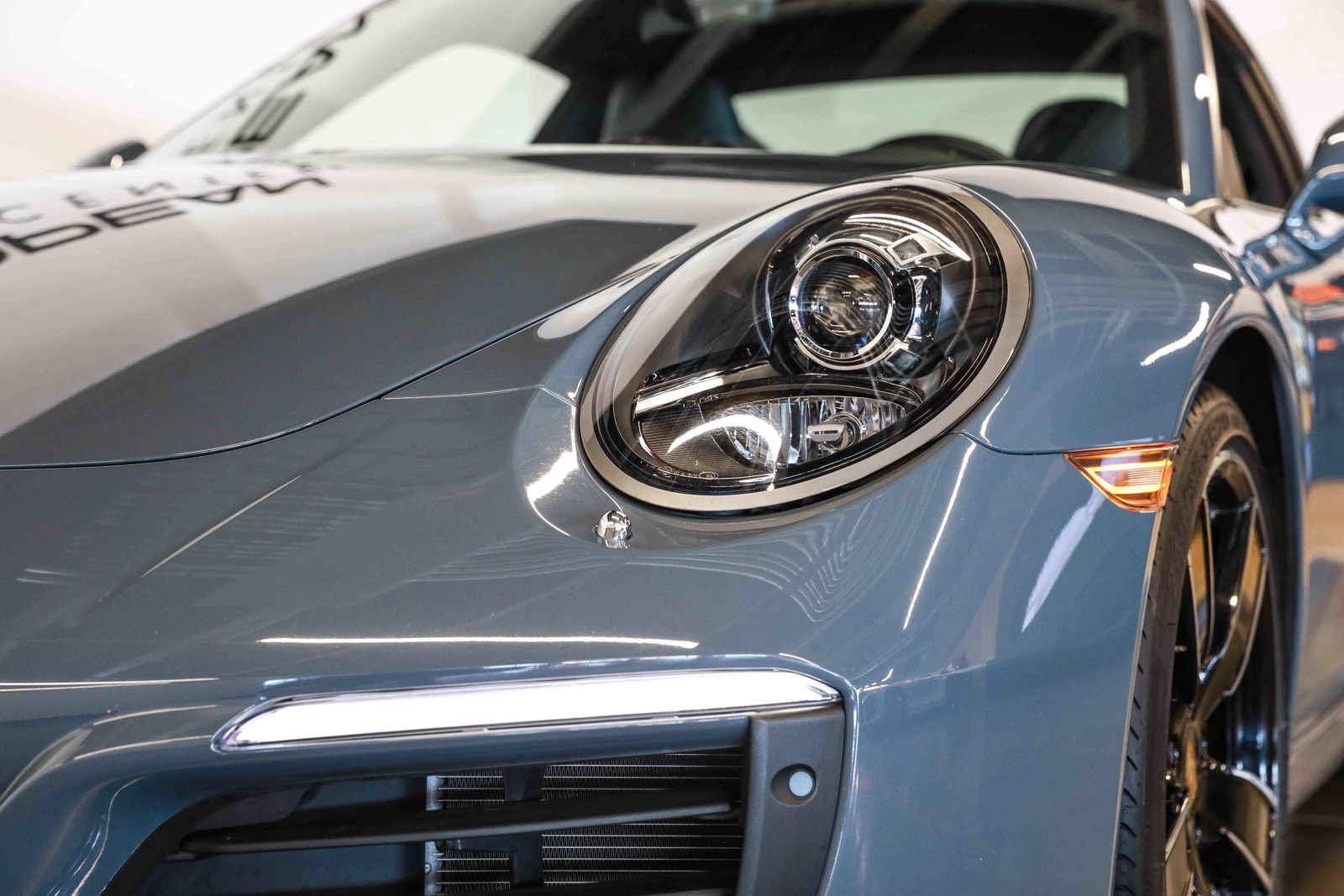 Used 2017 Porsche 911 Carrera image 28