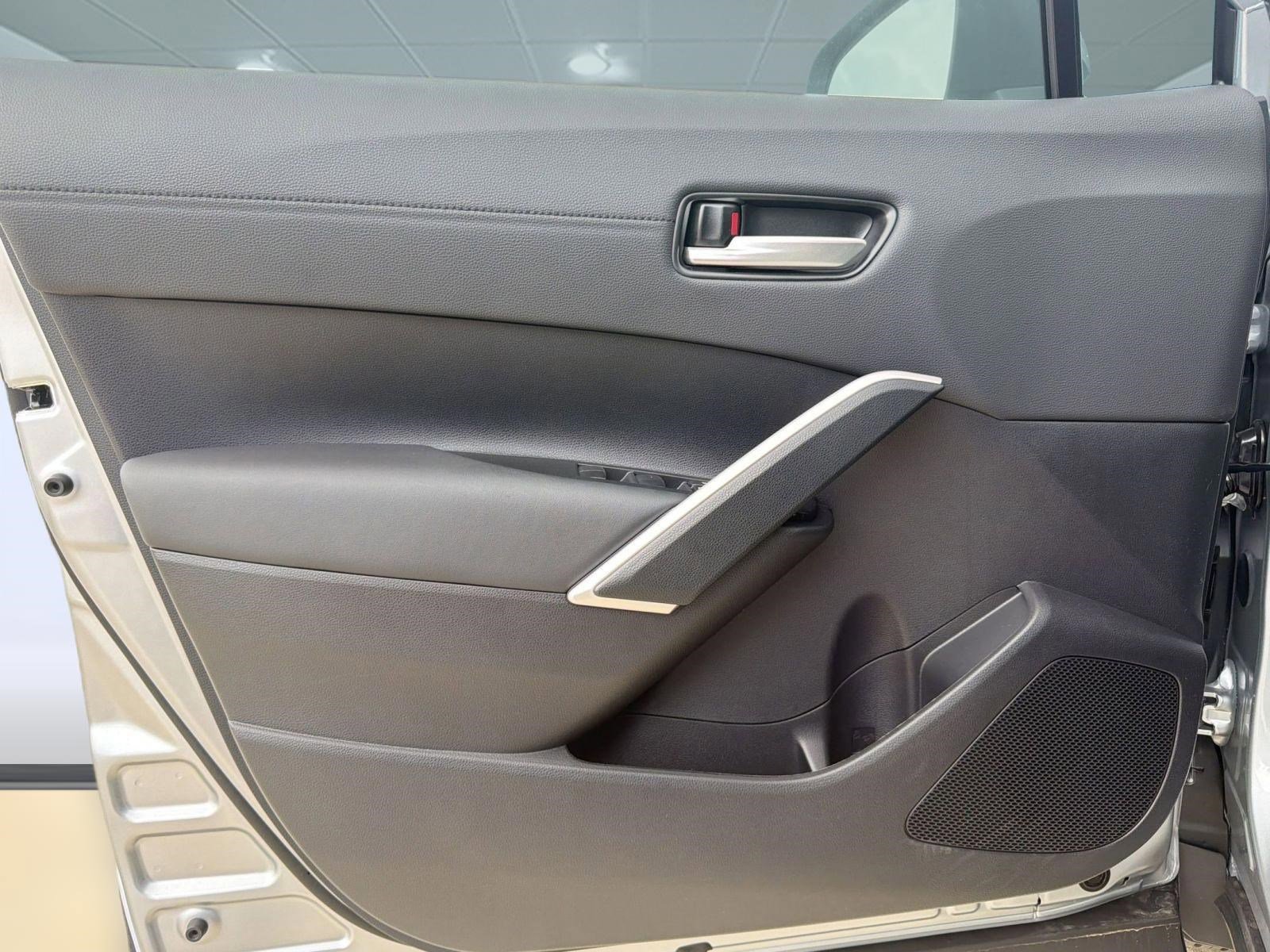 Used 2026 Toyota Corolla Cross XLE FWD image 19