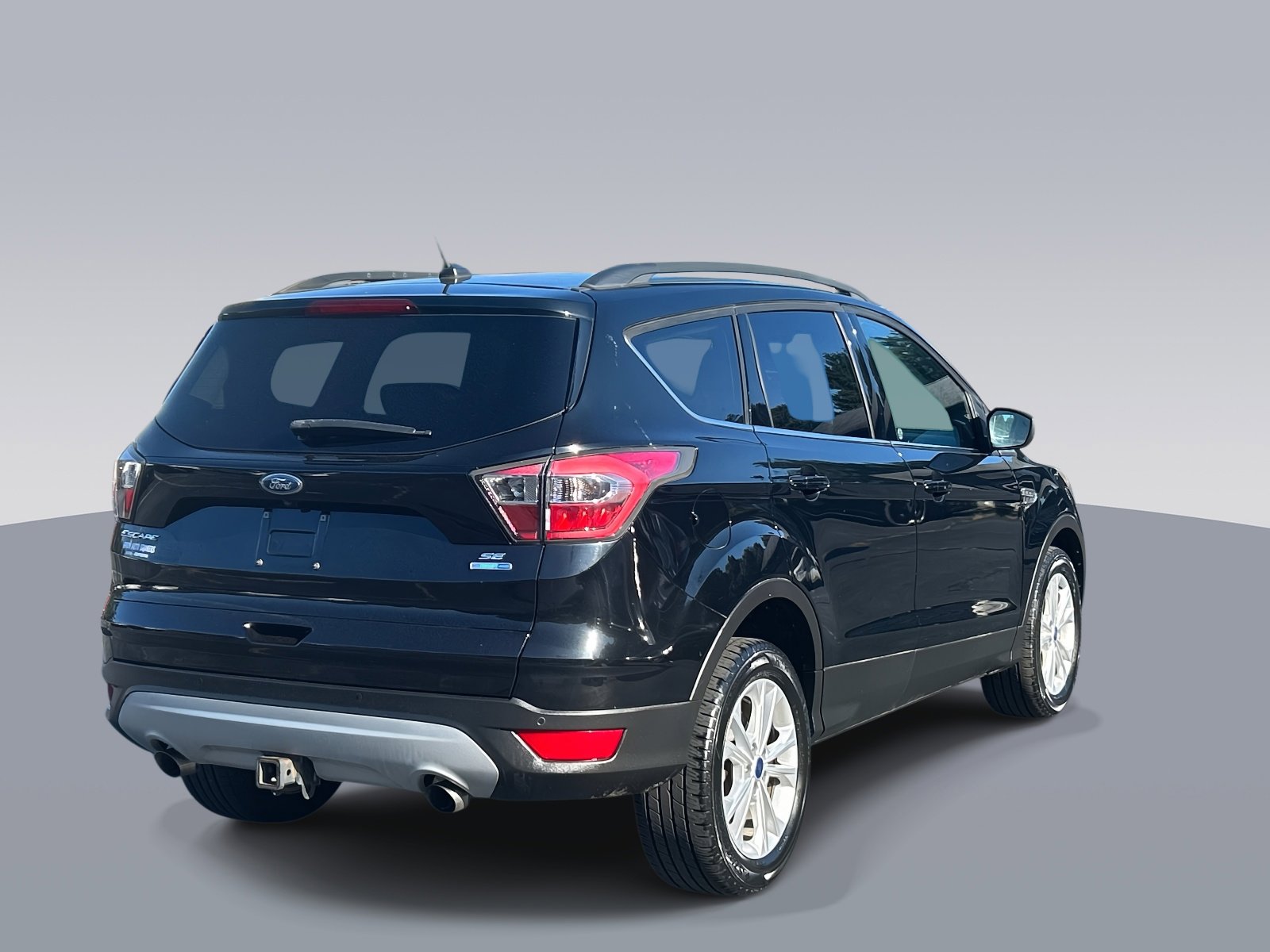 Used 2017 Ford Escape SE w/ Equipment Group 201A image 3