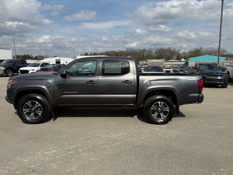Used 2019 Toyota Tacoma TRD Sport image 9