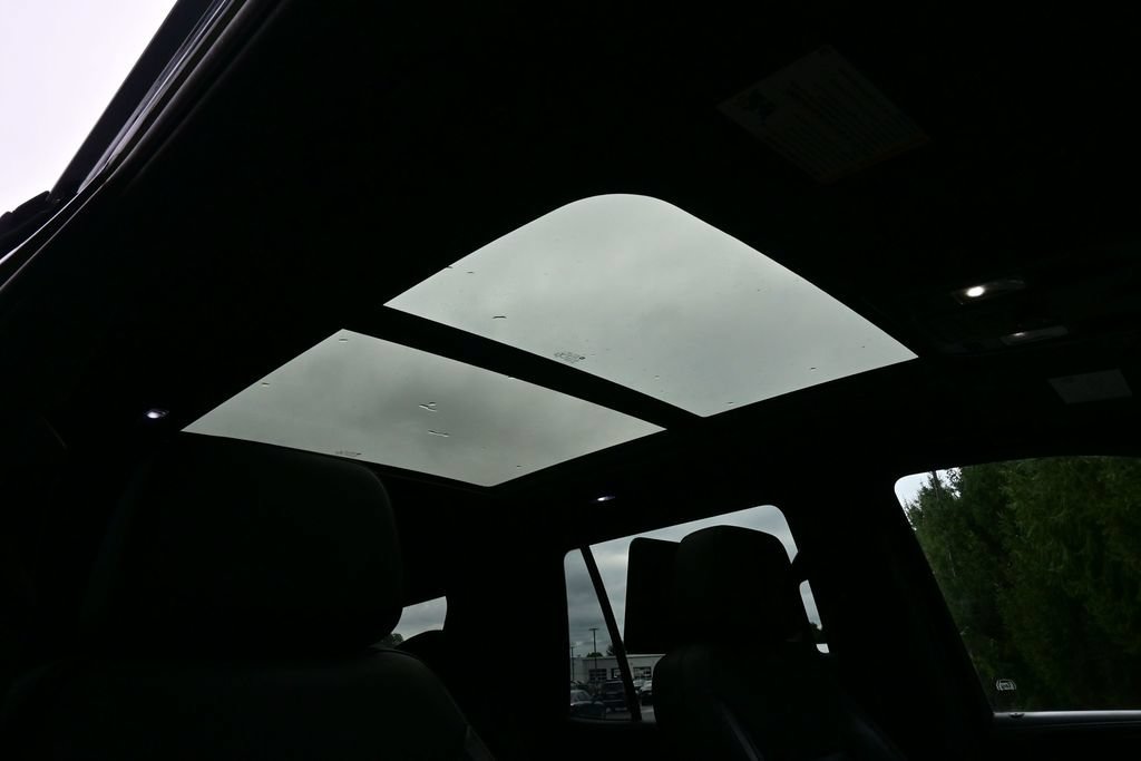 Used 2021 Chevrolet Tahoe Z71 w/ Z71 Off-Road Package AWD/4WD image 26