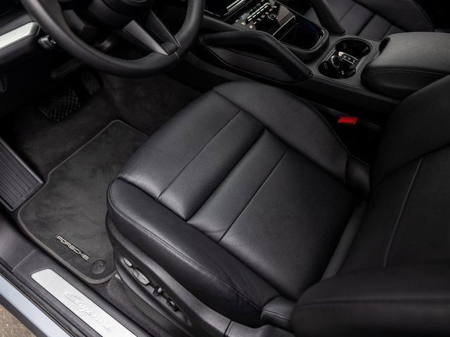 Used 2025 Porsche Cayenne image 25
