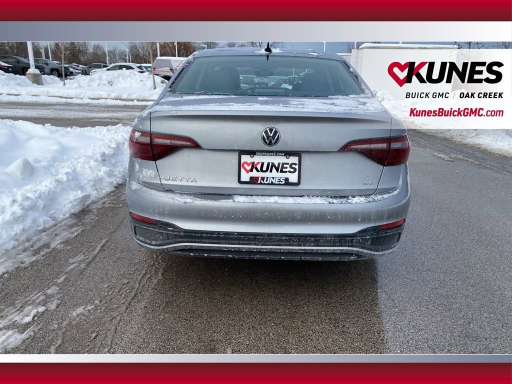 Used 2024 Volkswagen Jetta SE image 4