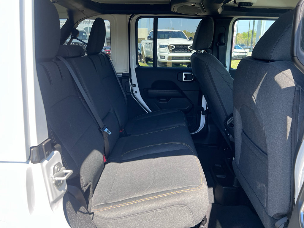 Used 2025 Jeep Wrangler Sahara image 14