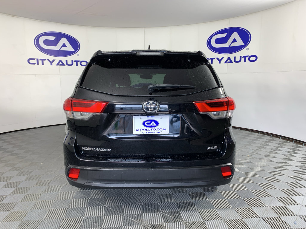 Used 2019 Toyota Highlander XLE image 4