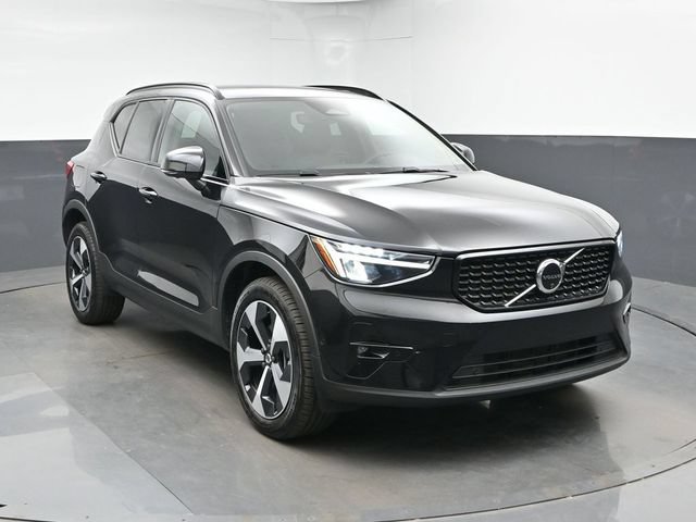 Used 2025 Volvo XC40 B5 Plus AWD/4WD image 2