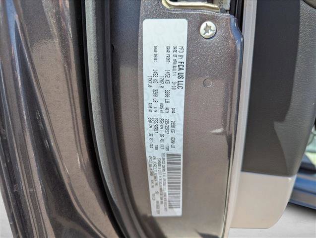 Used 2018 Chrysler Pacifica Touring-L image 25