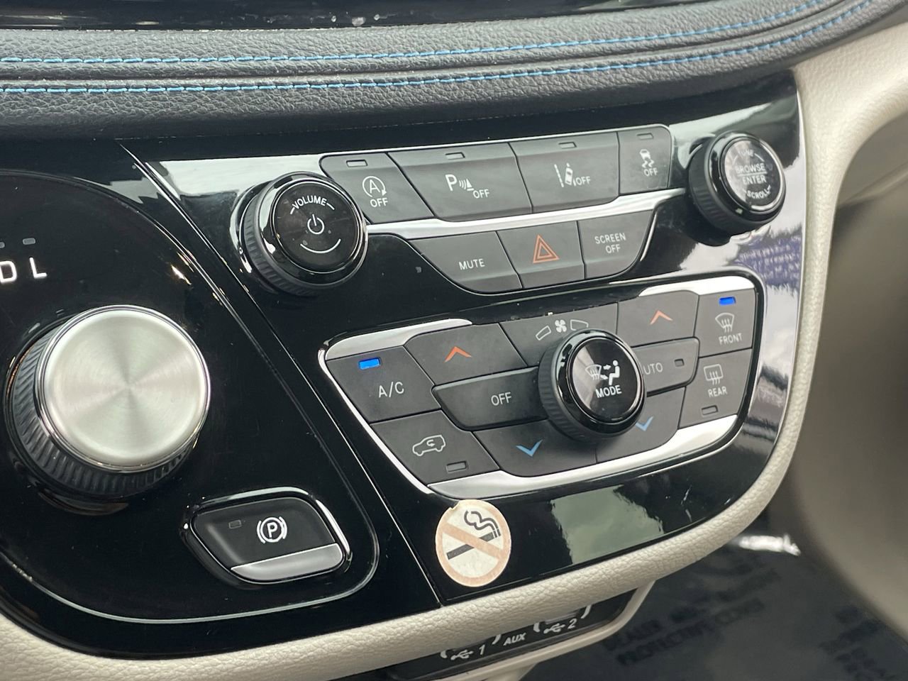 Used 2021 Chrysler Pacifica Touring-L image 29