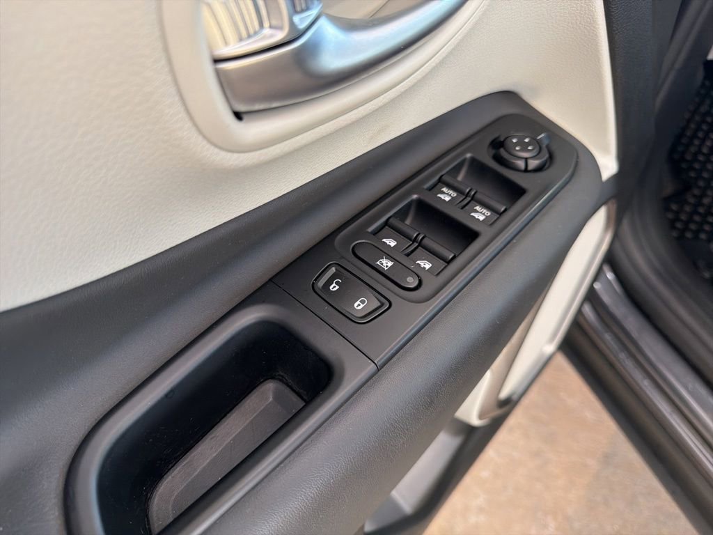 Used 2022 Jeep Renegade Latitude AWD/4WD image 10