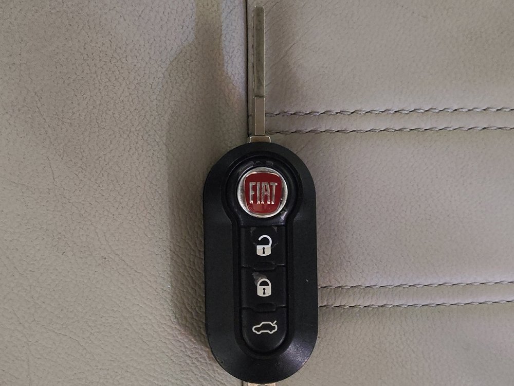 Used 2017 FIAT 500 Lounge image 32