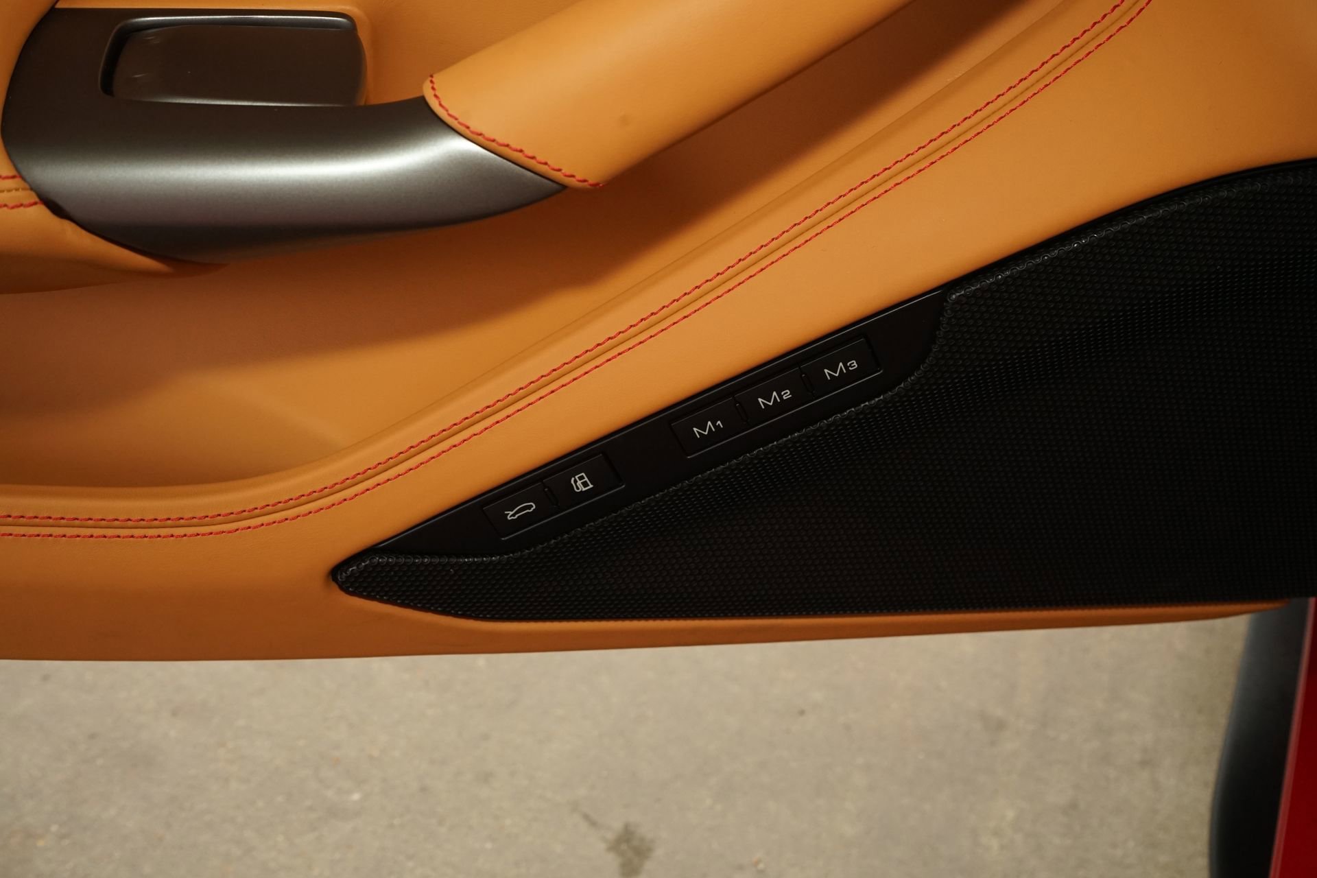 Used 2022 Ferrari F8 Tributo RWD image 24