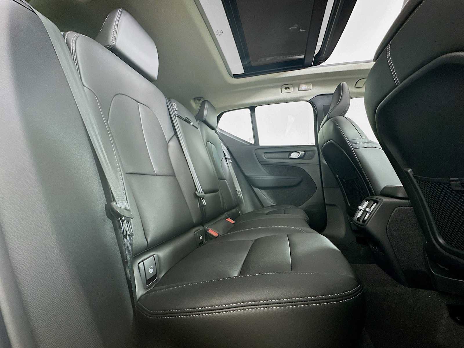Used 2025 Volvo XC40 B5 Plus w/ Climate Package image 26