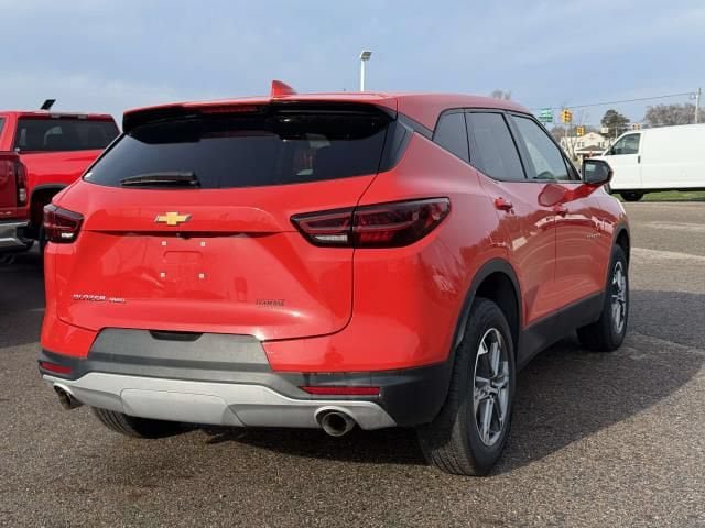 Used 2025 Chevrolet Blazer LT AWD/4WD image 5