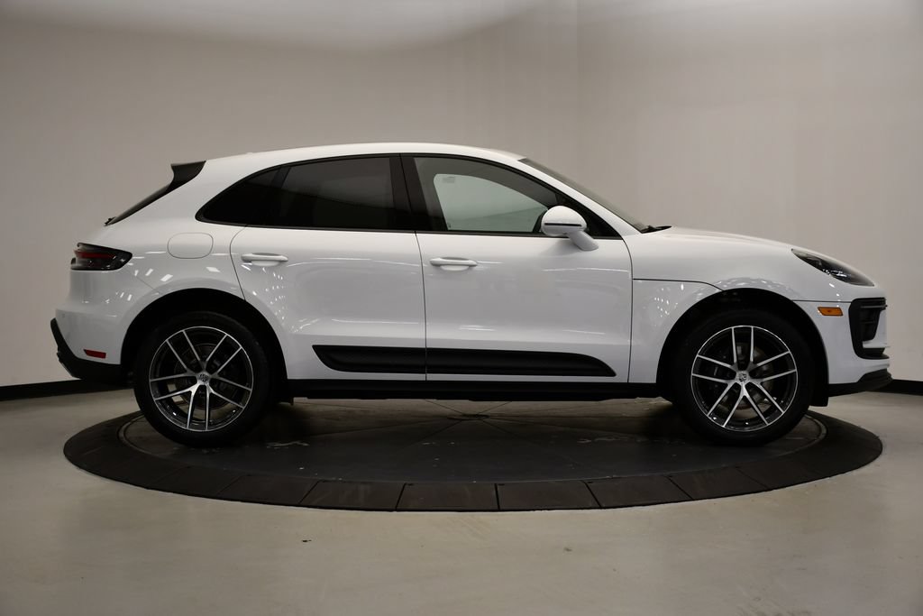 Certified 2026 Porsche Macan AWD/4WD image 8