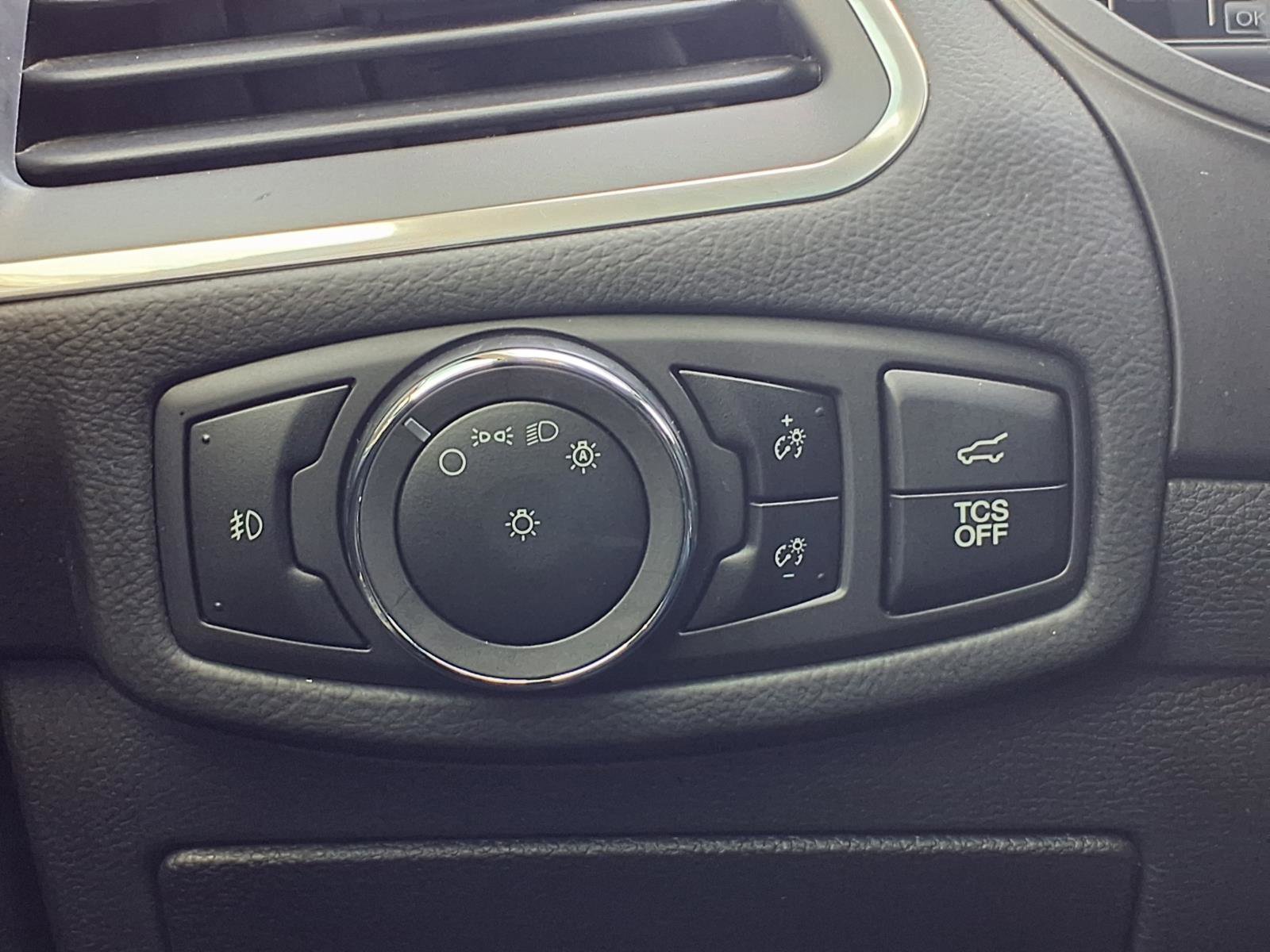 Used 2024 Ford Edge Titanium image 19