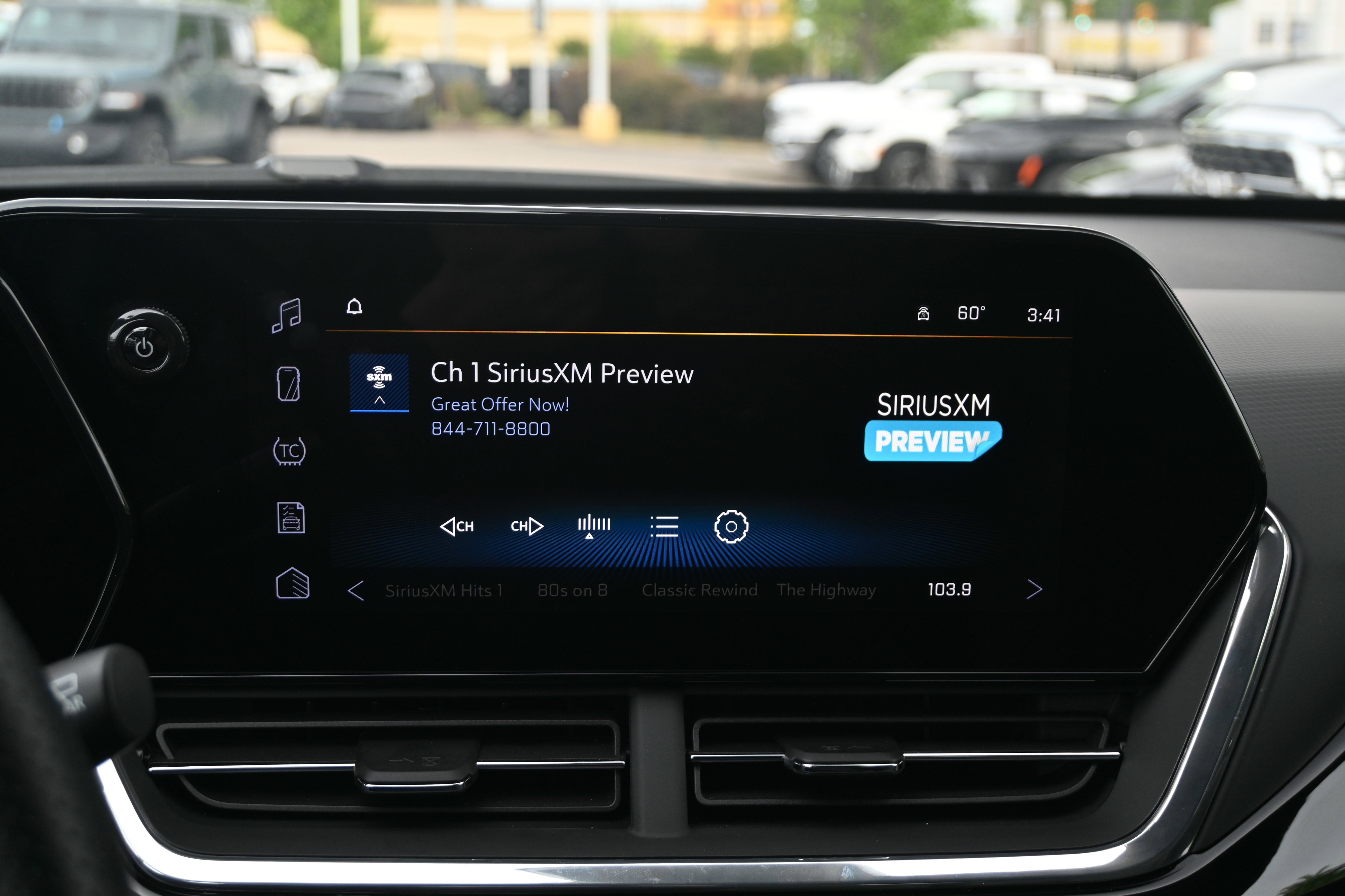 Used 2025 Chevrolet Trax RS w/ Sunroof Package image 35