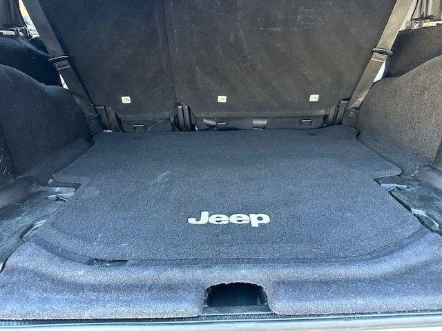 Used 2016 Jeep Wrangler Unlimited Rubicon w/ Connectivity Group AWD/4WD image 26