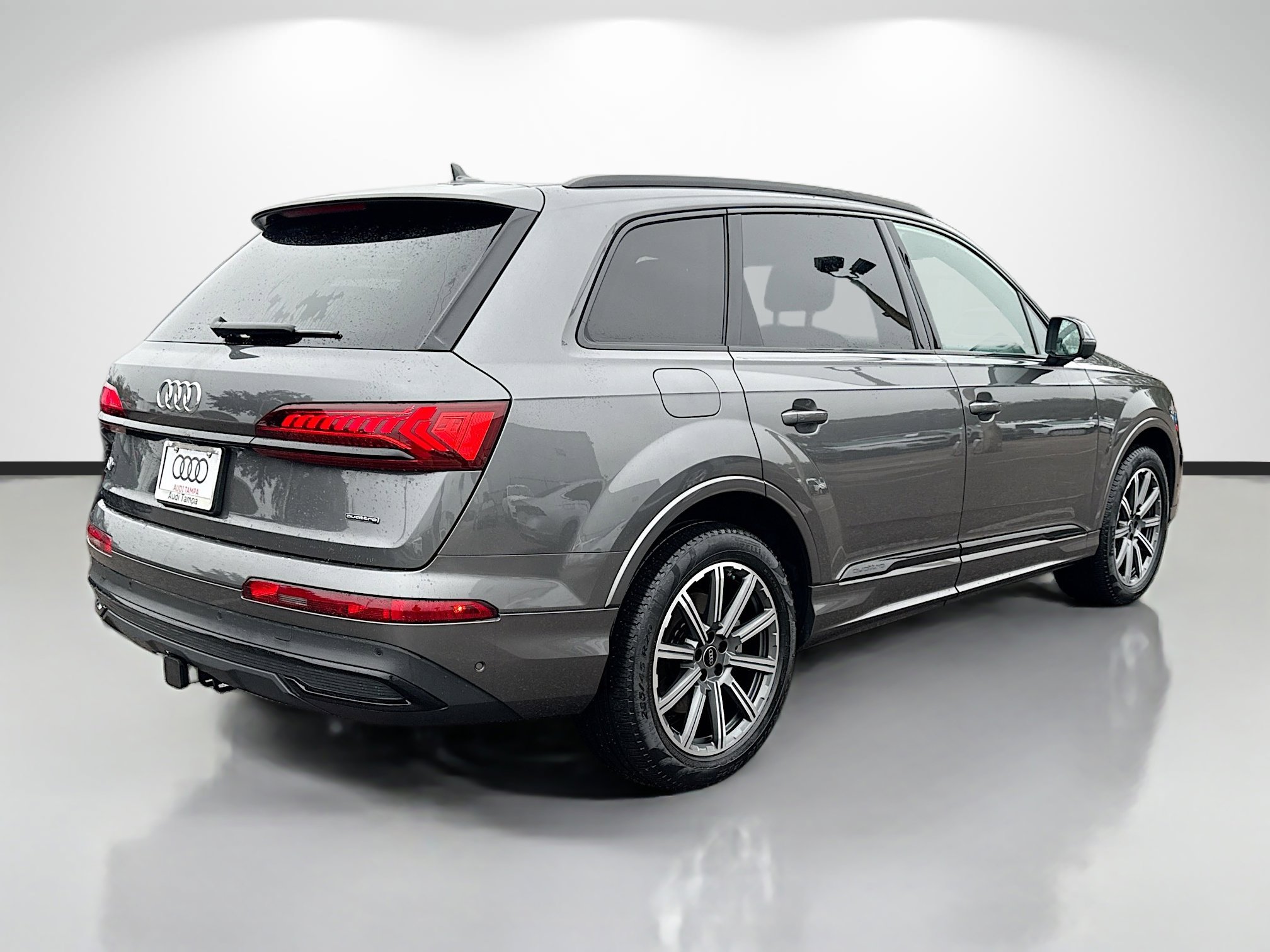 Used 2024 Audi Q7 Premium Plus image 3