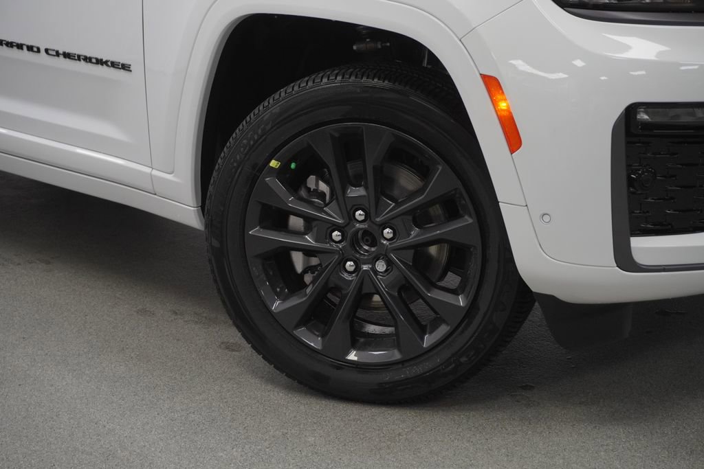 New 2026 Jeep Grand Cherokee L Limited AWD/4WD image 4