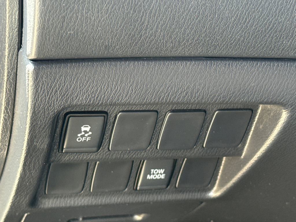 Used 2020 Nissan Pathfinder S FWD image 22