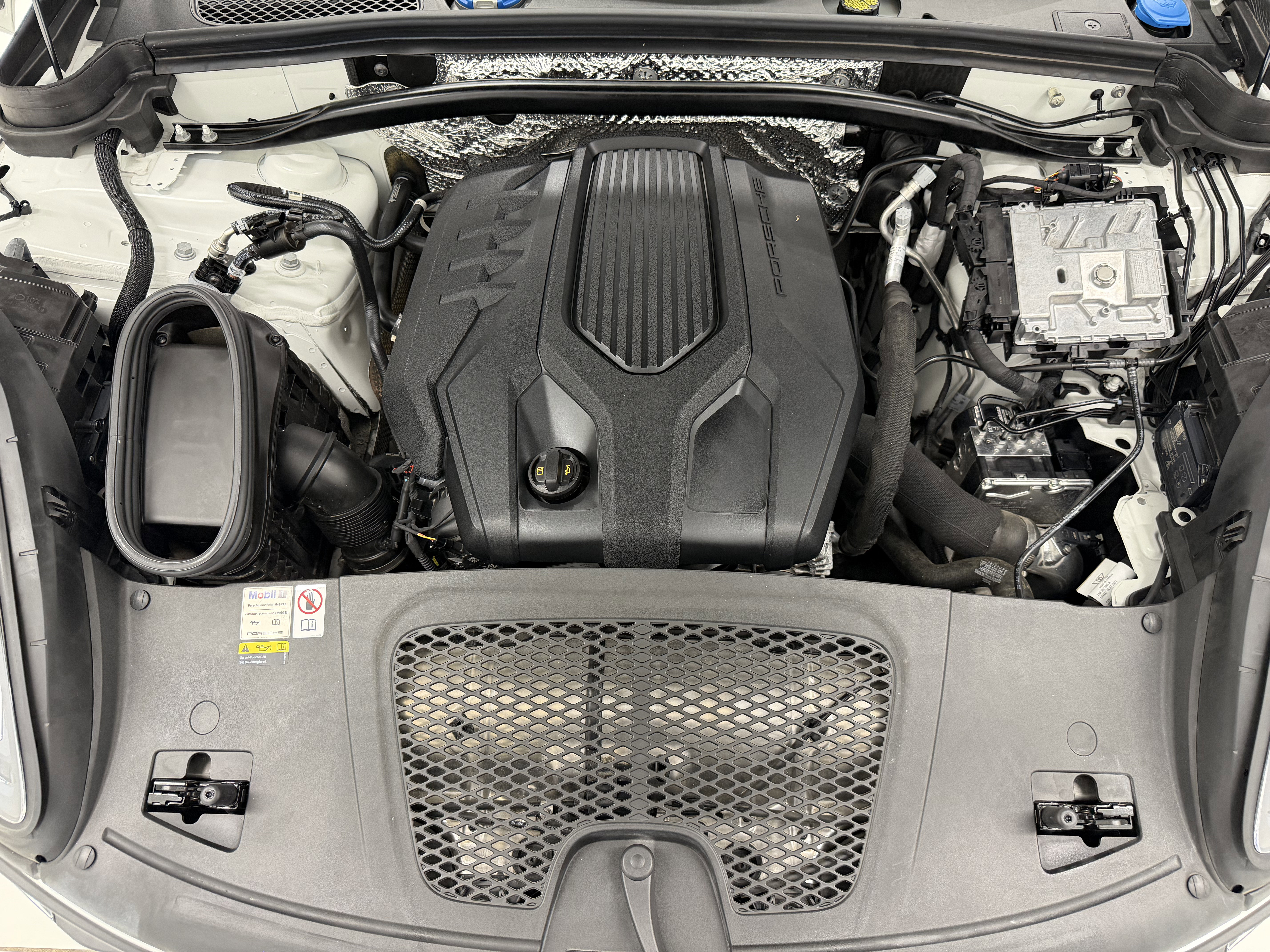 Certified 2023 Porsche Macan image 58