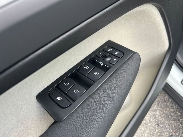 New 2025 Volvo XC40 B5 Plus w/ Protection Package Premier AWD/4WD image 14