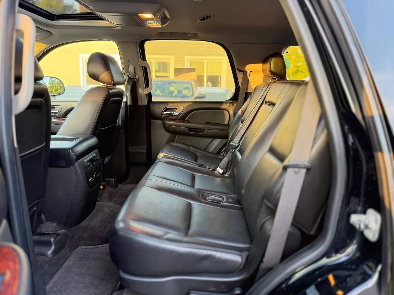 Used 2010 Chevrolet Tahoe LTZ AWD/4WD image 12