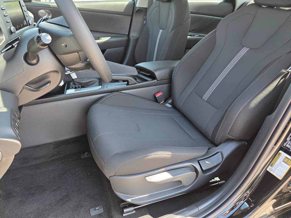 New 2026 Hyundai Elantra SE FWD image 13