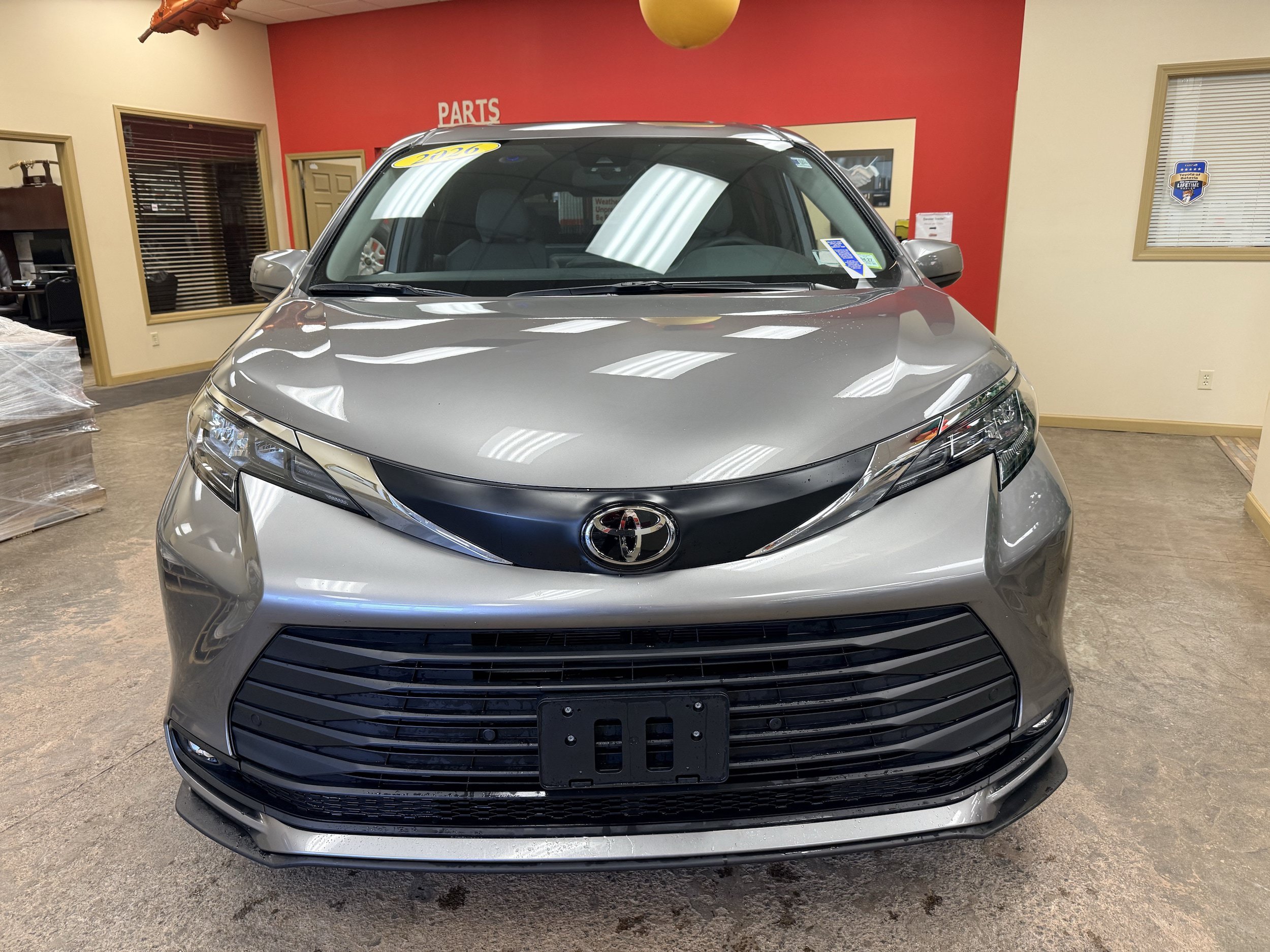Used 2026 Toyota Sienna XLE AWD/4WD image 3