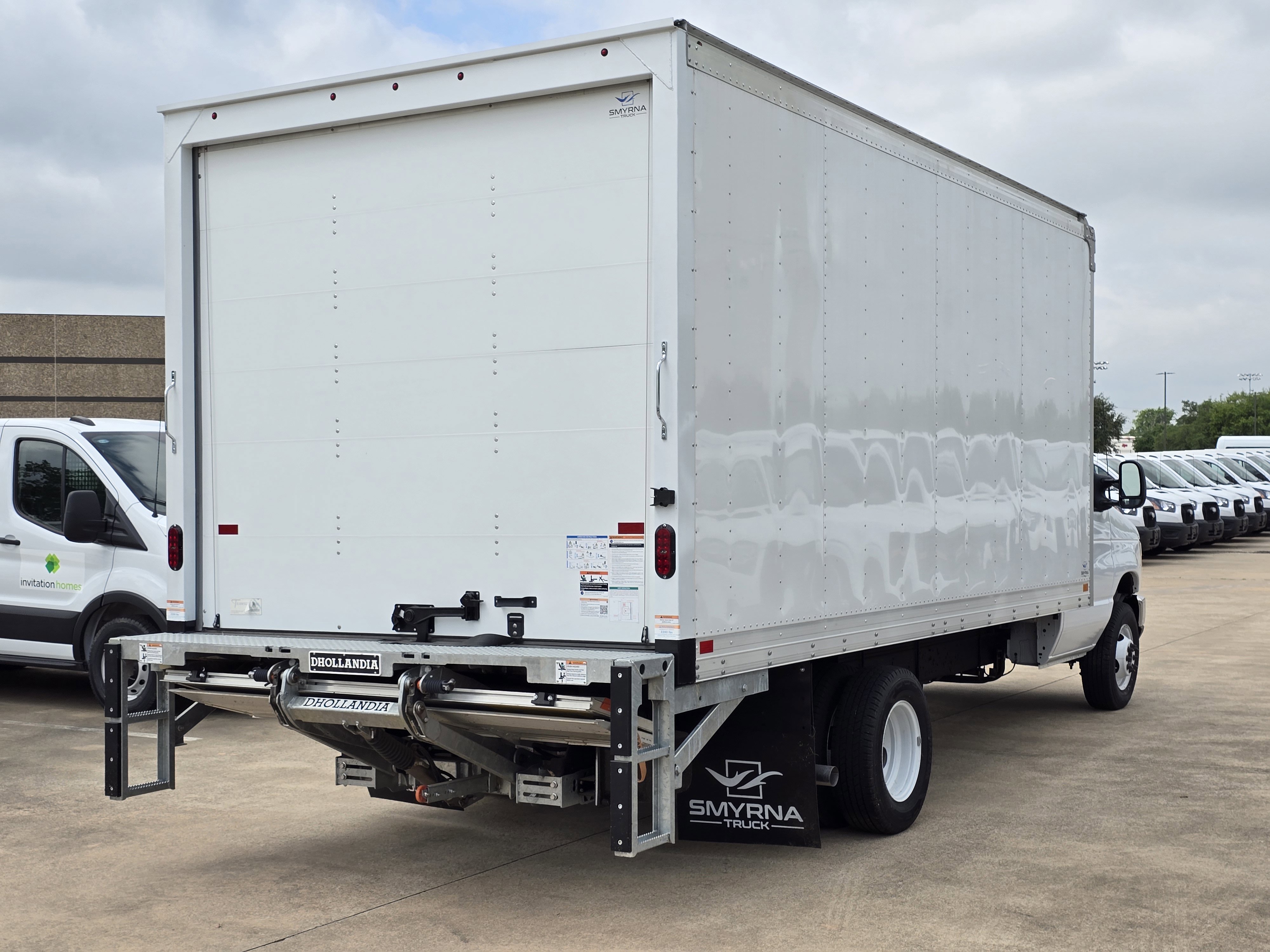 New 2026 Ford E-450 and Econoline 450 Super Duty w/ Power Equipment Group RWD image 7