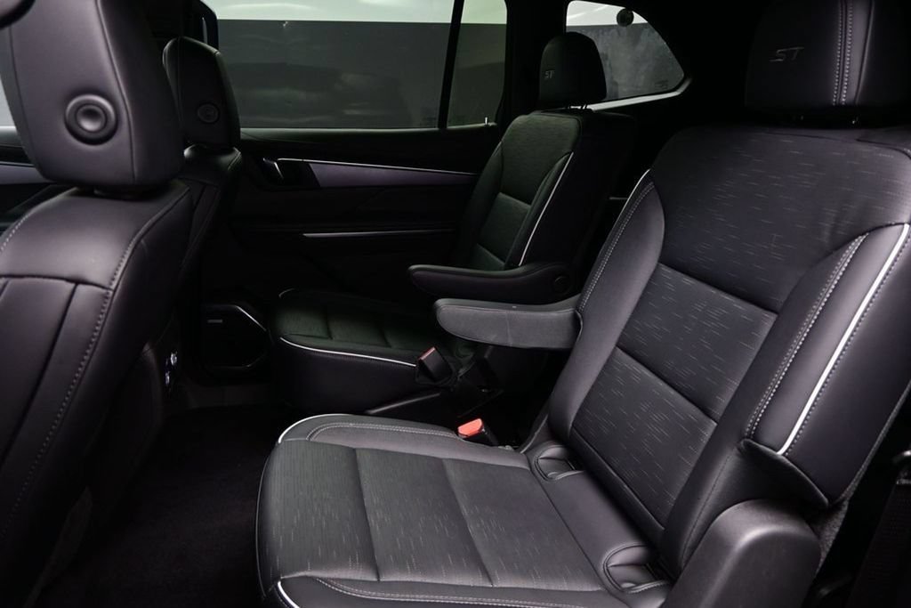 Used 2025 Buick Enclave Sport Touring FWD image 40