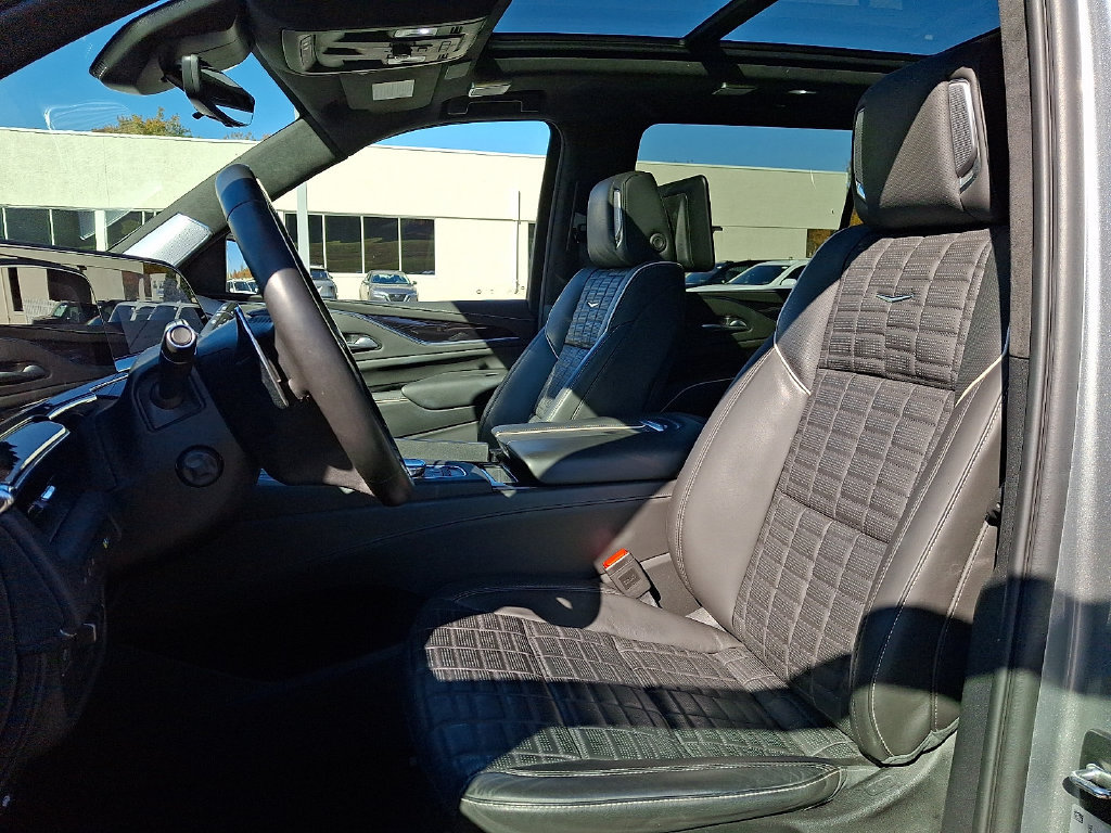 Certified 2024 Cadillac Escalade ESV V AWD/4WD image 16