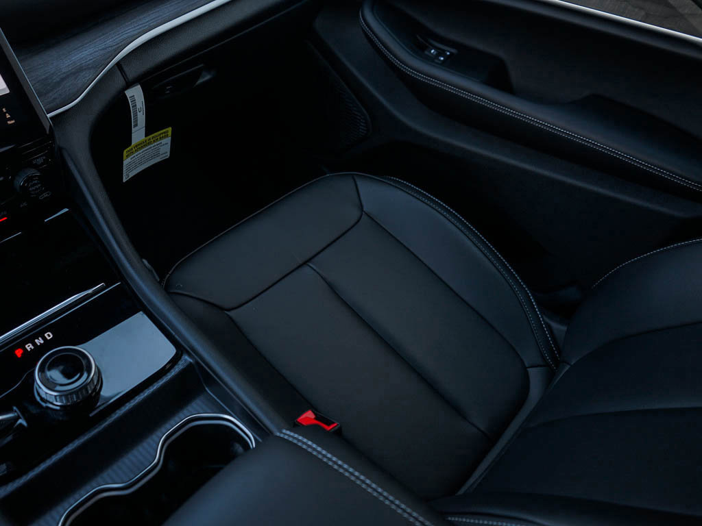 New 2025 Jeep Grand Cherokee Limited w/ Trailer Tow Package image 25