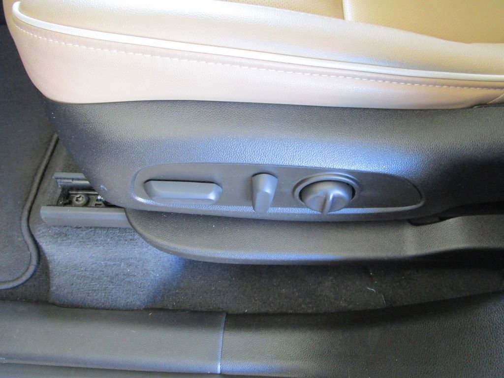 Used 2023 Chevrolet Traverse Premier image 27