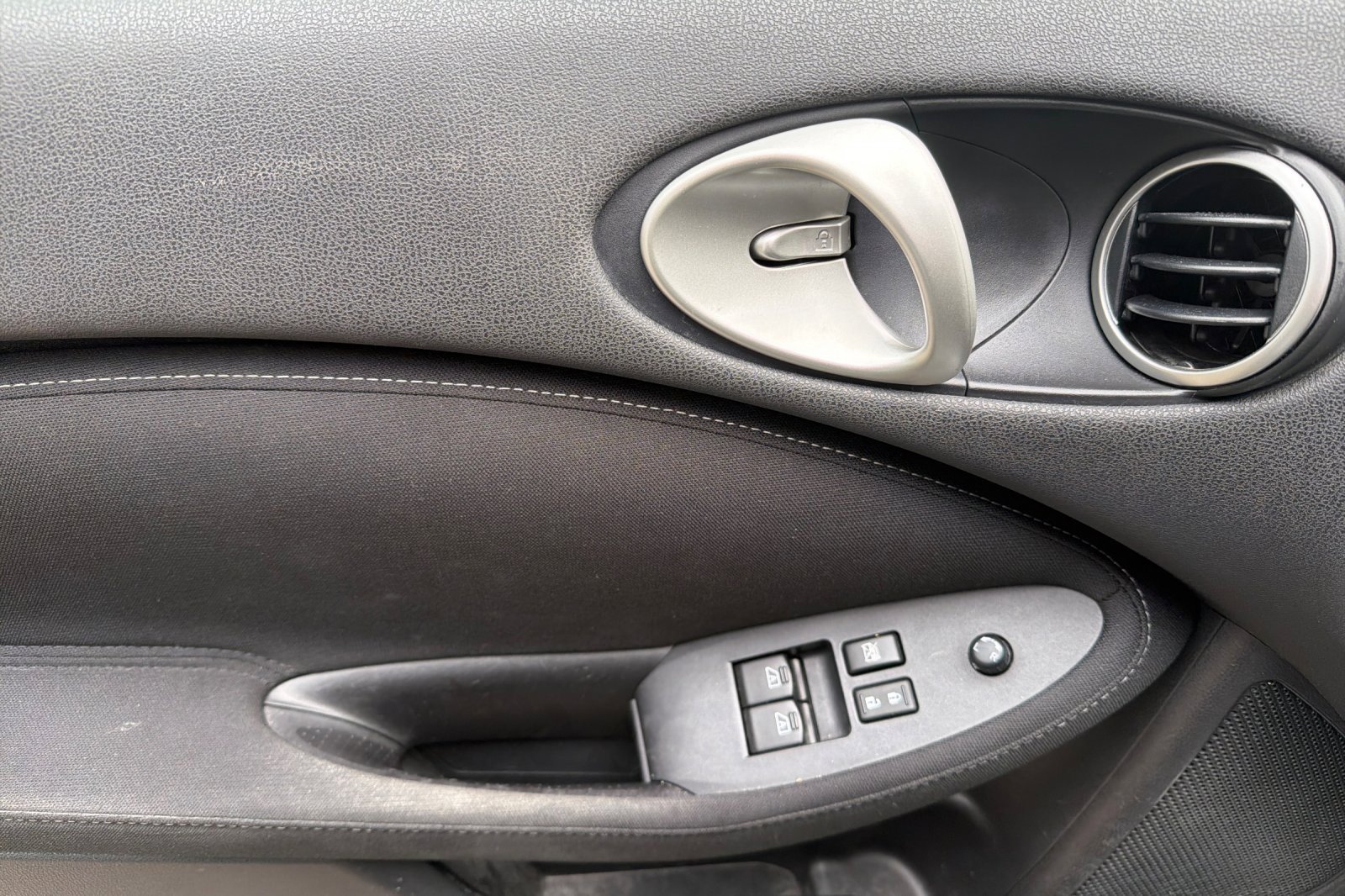 Used 2016 Nissan 370Z Base image 10