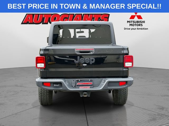 Used 2023 Jeep Gladiator Sport image 3