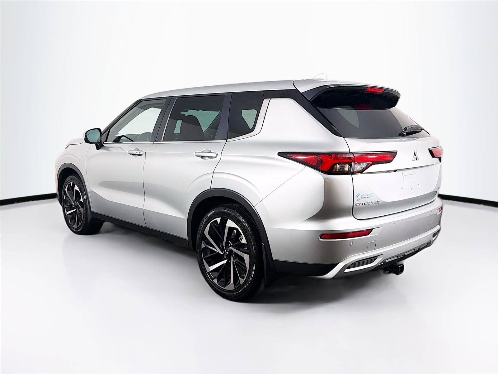 Used 2023 Mitsubishi Outlander SE FWD image 9