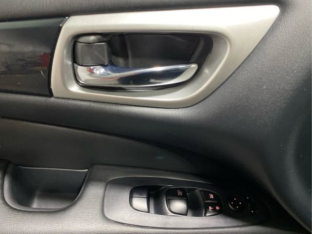 Used 2018 Nissan Pathfinder S AWD/4WD image 10