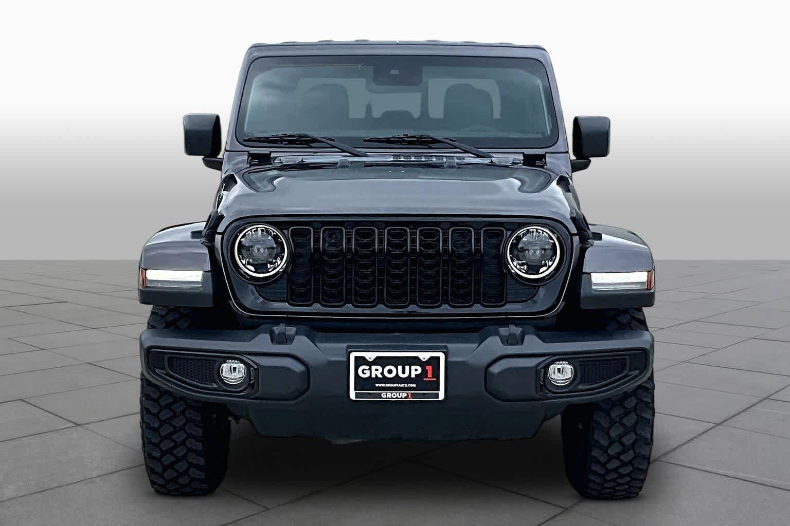 Used 2024 Jeep Gladiator Sport AWD/4WD image 4