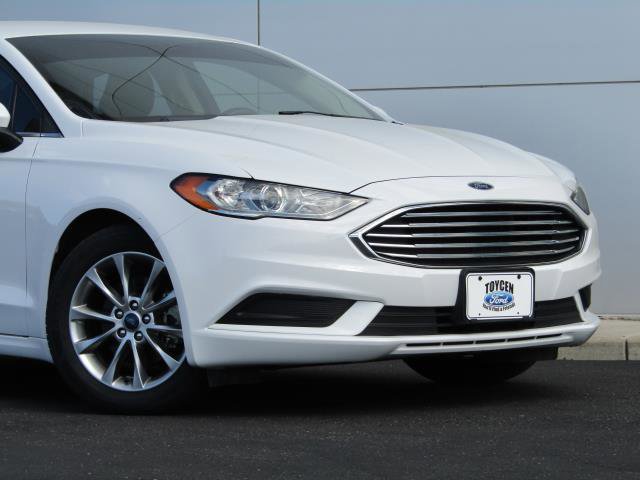 Certified 2017 Ford Fusion SE FWD image 4