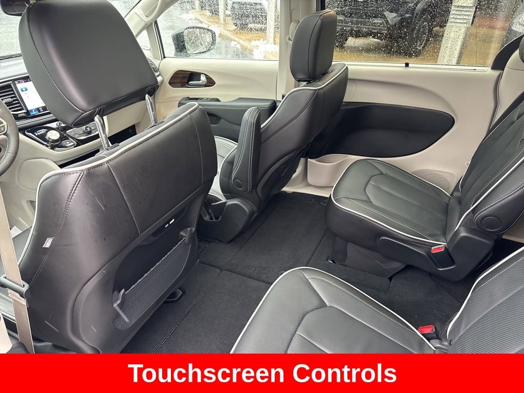 Used 2024 Chrysler Pacifica Limited image 18