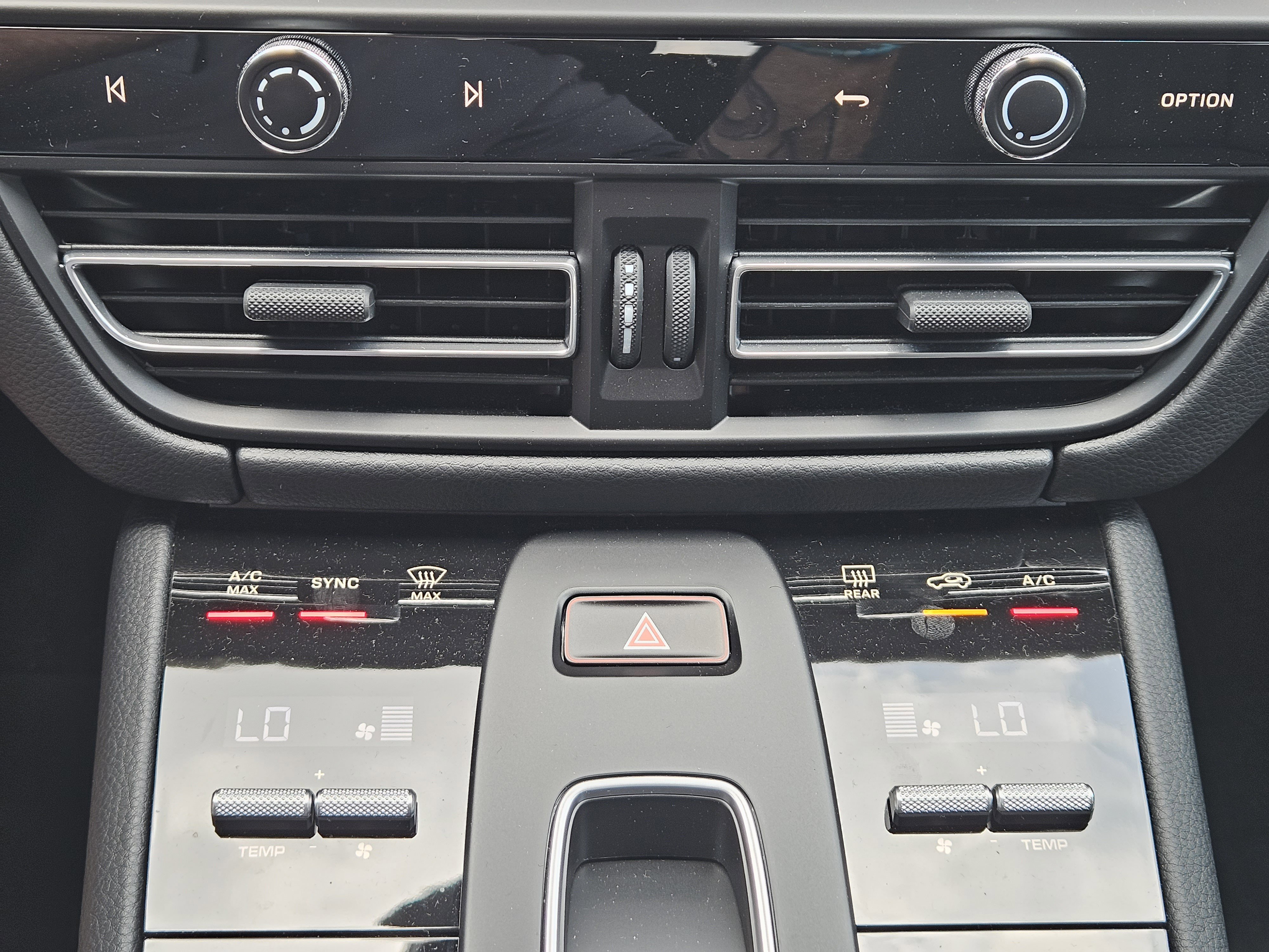 Certified 2026 Porsche Macan GTS image 19